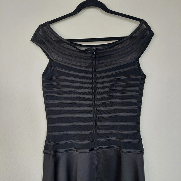 JS Collections Lace Black Classic Gown Size 8 - Picture 4 of 11